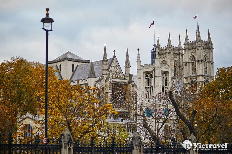 LONDON – TP. HỒ CHÍ MINH	(Ăn sáng)